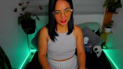 Snapshot of sweet_lina1 chatting on March 2, 1:52 am Lina online show from March 2, 1:52 am
