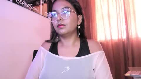 Snapshot of sweet_m00n__ chatting on March 17, 4:43 pm Camile online show from March 17, 4:43 pm