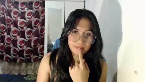 Snapshot of sweet_mariexxo chatting on February 20, 1:35 am Marie online show from February 20, 1:35 am