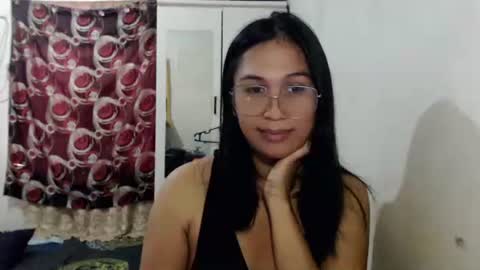 Snapshot of sweet_mariexxo chatting on February 27, 2:00 am Marie online show from February 27, 2:00 am