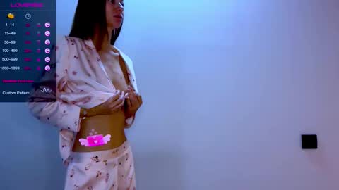 Mia online show from February 5, 11:37 am