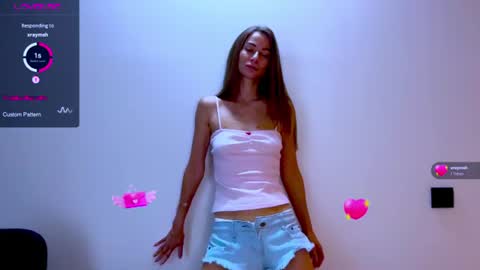 Mia online show from July 6, 10:56 am