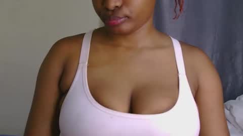 Snapshot of sweet_miah12 chatting on February 23, 8:39 pm Queen debby online show from February 23, 8:39 pm