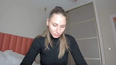 Snapshot of sweet_miss381 chatting on December 29, 2:10 pm Sofi online show from December 29, 2:10 pm