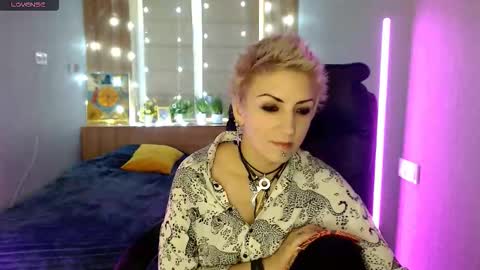 sweet_n_strong online show from December 4, 8:01 am