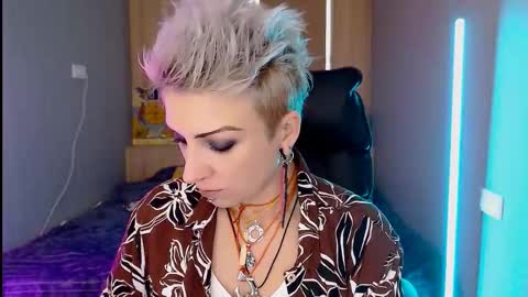 sweet_n_strong online show from February 7, 12:20 pm