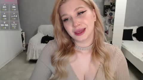 sweet_nicole_333 online show from March 29, 3:45 pm