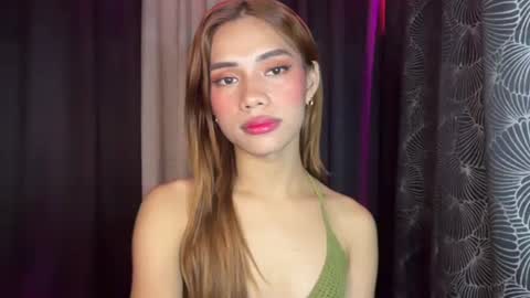 Snapshot of sweet_nikki03 chatting on January 6, 6:11 pm sweet_nikki03 online show from January 6, 6:11 pm