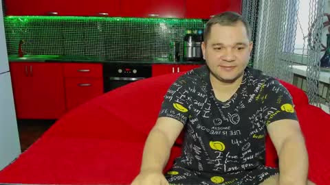 Snapshot of sweet_olga_and_dmitriy chatting on May 16, 6:32 am Olga and Dmitriy online show from May 16, 6:32 am