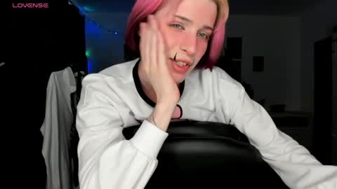 kira online show from April 10, 4:23 pm