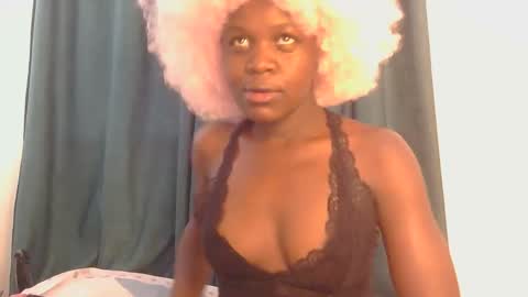 sweet peachy online show from March 27, 8:48 am