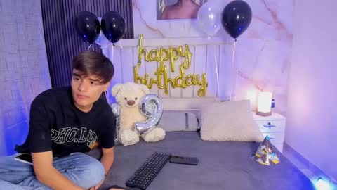 Snapshot of sweet_petter chatting on September 12, 1:22 pm Petter online show from September 12, 1:22 pm