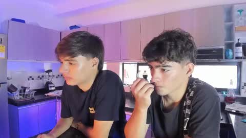 Snapshot of sweet_petter chatting on September 27, 12:54 pm Petter online show from September 27, 12:54 pm