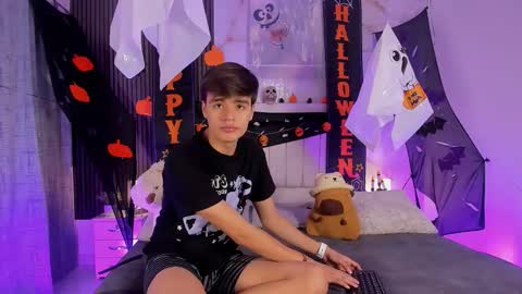 Snapshot of sweet_petter chatting on October 22, 12:49 pm Petter online show from October 22, 12:49 pm
