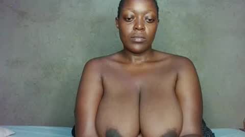 Snapshot of sweet_pie29 chatting on May 1, 11:42 pm sweet_pie29 online show from May 1, 11:42 pm