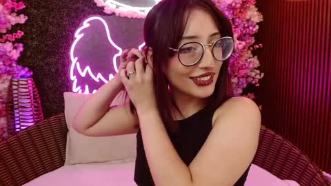 Roxanee online show from April 13, 9:20 pm