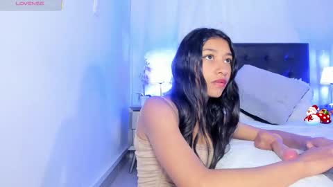 Snapshot of sweet_sofi0 chatting on December 17, 12:44 pm Im sofi online show from December 17, 12:44 pm