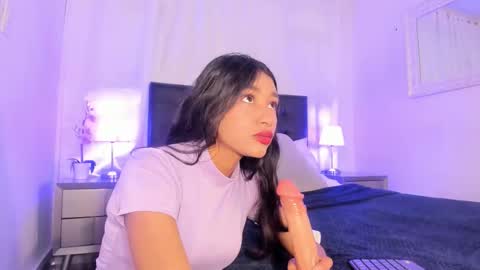 Snapshot of sweet_sofi0 chatting on December 18, 12:00 pm Im sofi online show from December 18, 12:00 pm