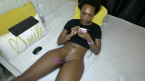 Snapshot of sweet_spoon chatting on December 8, 8:04 pm Nina online show from December 8, 8:04 pm