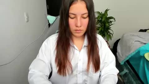 Snapshot of sweet_t33m chatting on February 9, 3:12 pm online show from February 9, 3:12 pm