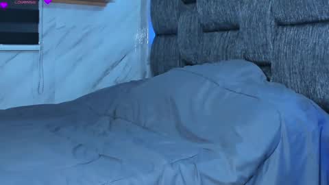 Snapshot of sweet_tits2 chatting on February 23, 11:04 pm Isabella online show from February 23, 11:04 pm