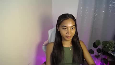Snapshot of sweet_trishaxx chatting on February 12, 2:12 pm Trisha online show from February 12, 2:12 pm
