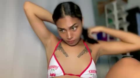 Snapshot of sweet_trishaxx chatting on April 21, 3:13 am Trisha online show from April 21, 3:13 am