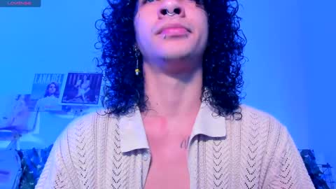 Steven independent model online show from December 2, 1:02 pm