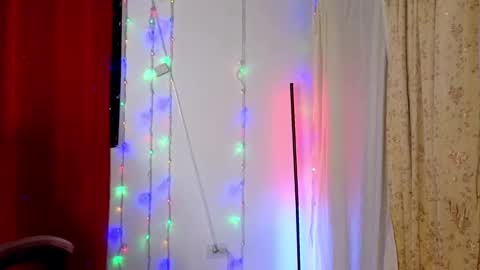 Snapshot of sweet_xuee18 chatting on January 18, 12:46 am Sweet online show from January 18, 12:46 am