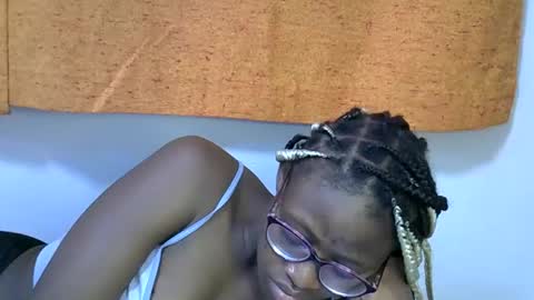 sweet_zarah online show from February 18, 1:01 am