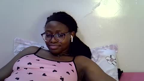 sweet_zarah online show from April 23, 12:29 pm