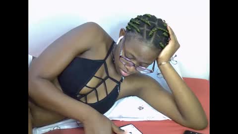 sweet_zarah online show from May 19, 11:55 pm