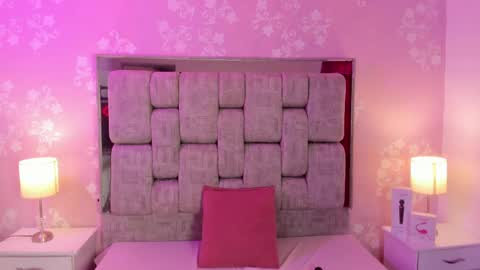 Snapshot of sweetalana1 chatting on June 5, 8:25 pm SweetAlana online show from June 5, 8:25 pm
