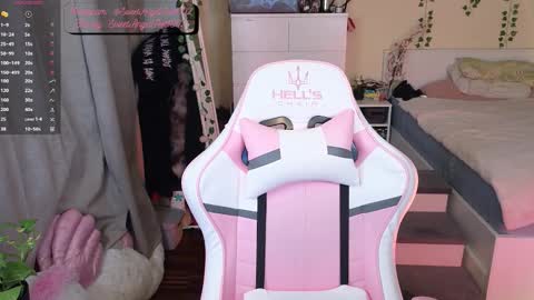 SweetAngel Striptease online show from September 18, 5:59 pm