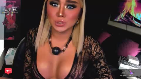 Snapshot of sweetbella118 chatting on September 23, 6:33 pm bella online show from September 23, 6:33 pm