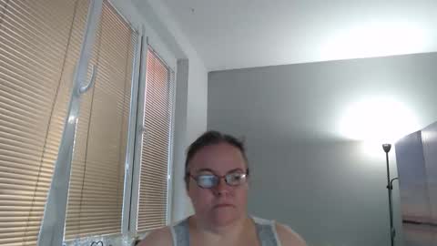 Snapshot of sweetboobs85h chatting on November 7, 8:14 am Sweetboobs85h online show from November 7, 8:14 am