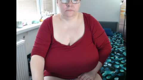 Sweetboobs85h online show from April 16, 8:59 am