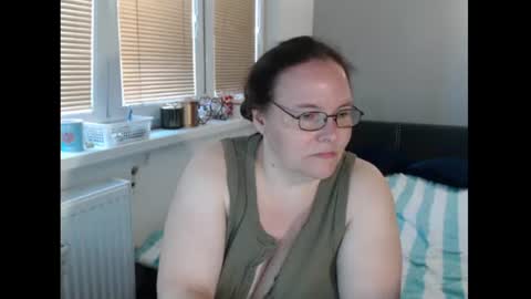 Sweetboobs85h online show from June 20, 3:59 pm