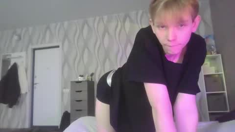 Snapshot of sweetboy7072007 chatting on November 30, 3:32 am SweetyBoy online show from November 30, 3:32 am