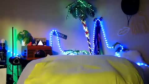 Snapshot of sweetcarimilla83 chatting on February 9, 1:09 am Jillian online show from February 9, 1:09 am