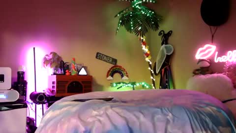 Snapshot of sweetcarimilla83 chatting on February 14, 3:47 am Jillian online show from February 14, 3:47 am