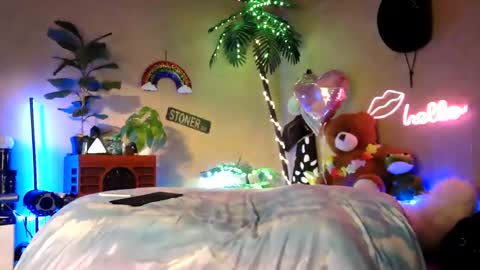 Snapshot of sweetcarimilla83 chatting on February 22, 8:24 am Jillian online show from February 22, 8:24 am