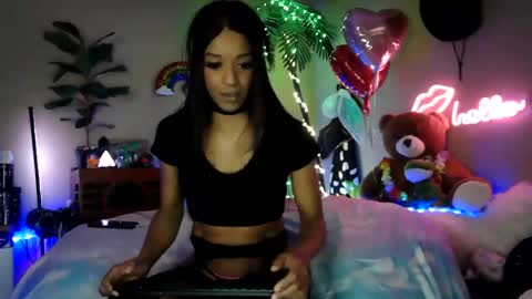 Snapshot of sweetcarimilla83 chatting on February 24, 8:07 pm Jillian online show from February 24, 8:07 pm