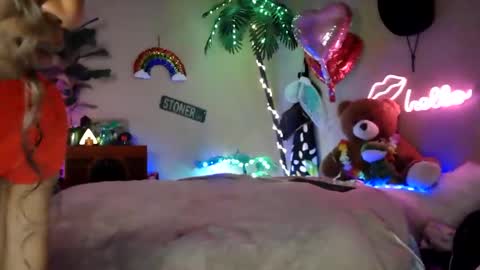 Snapshot of sweetcarimilla83 chatting on February 25, 8:24 am Jillian online show from February 25, 8:24 am