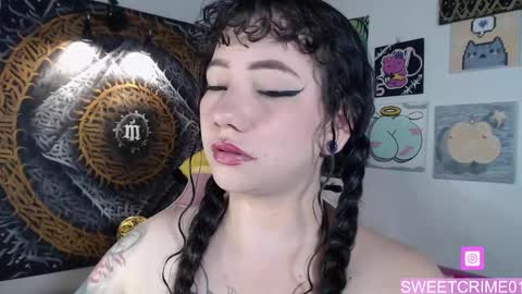 Snapshot of sweetcrime chatting on September 16, 2:45 am       Independent model online show from September 16, 2:45 am