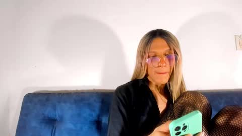 Snapshot of sweetdesaire chatting on February 16, 9:05 pm Amelia online show from February 16, 9:05 pm