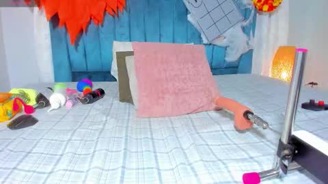 Mia online show from October 28, 11:47 am