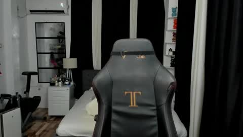 Snapshot of sweetestcandice08 chatting on January 8, 5:15 pm CANDACE online show from January 8, 5:15 pm