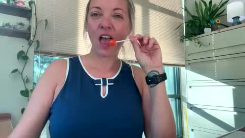 Snapshot of sweetgapeach1 chatting on October 14, 12:50 pm sweetgapeach1 online show from October 14, 12:50 pm