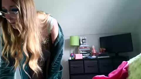 sweetgirlls online show from May 22, 4:01 pm